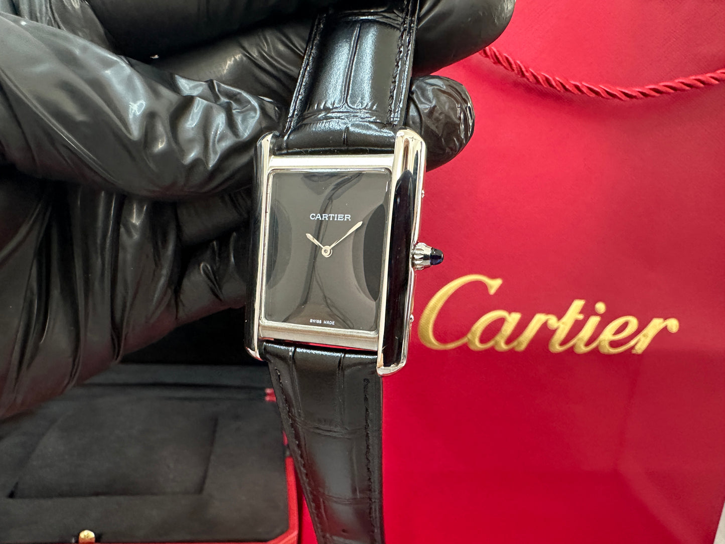 Reloj Tank Must color negro