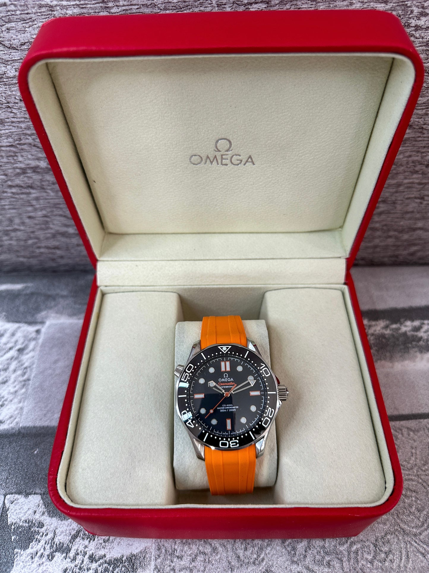 OM Sea Master Diver naranja