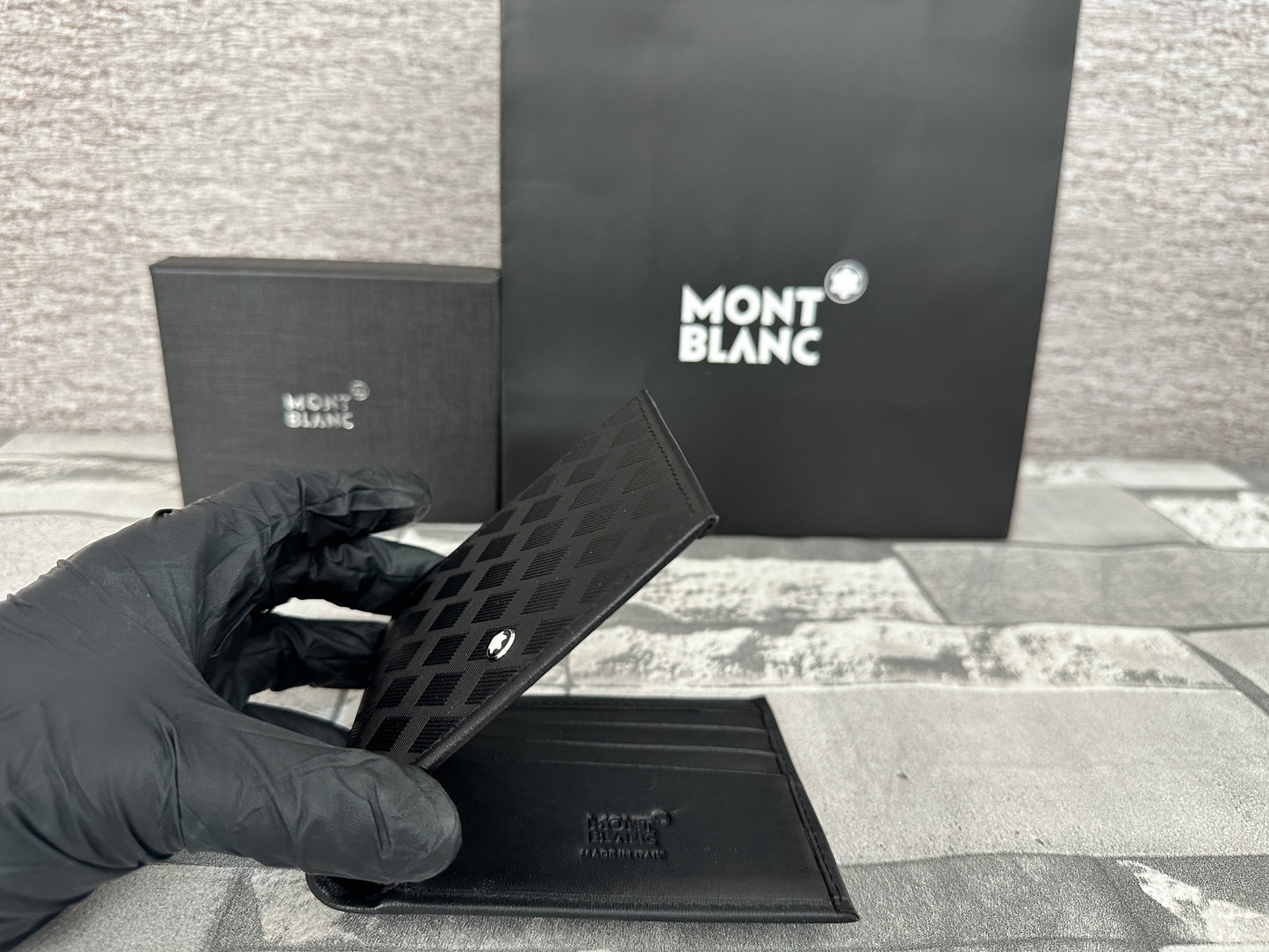 Cartera negra de piel genuina Mont B.