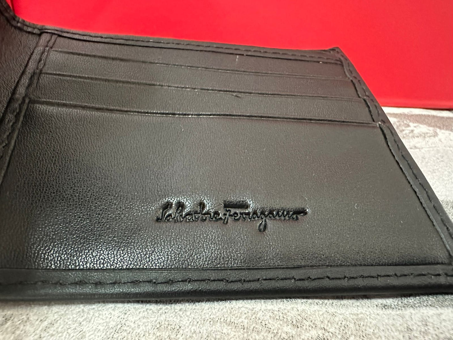 Cartera S. Ferr4gamo de piel genuina