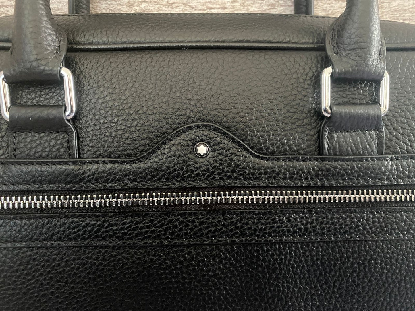 Portafolio negro de Piel Genuina, perfecto para laptops