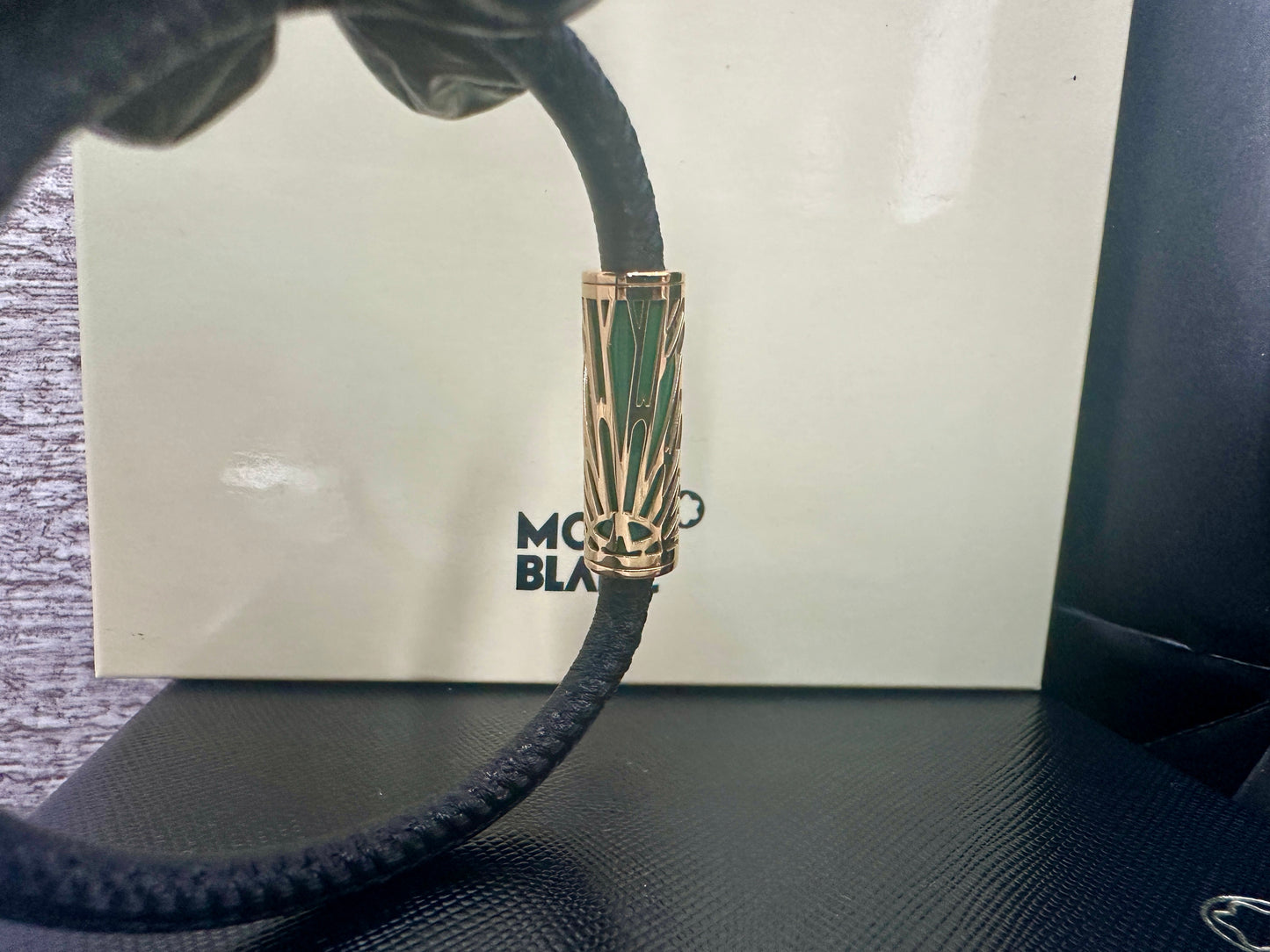 Brazalete Mont edición The Origin color verde