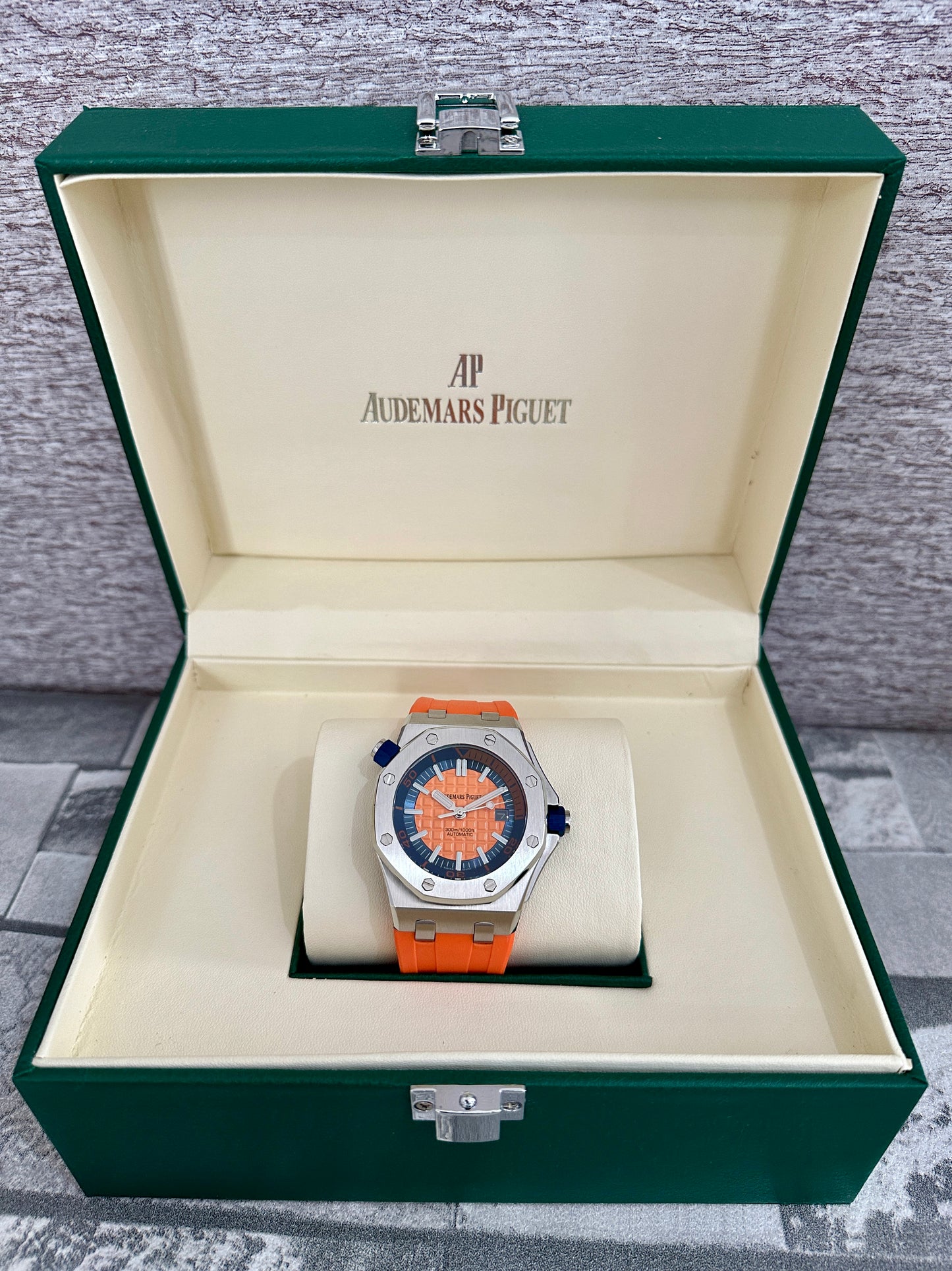 Reloj AP, AAA, Automático, 42 mm., correa de caucho naranja
