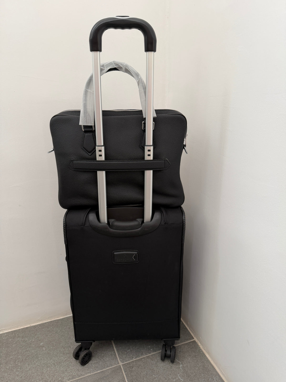 Portafolio negro de Piel Genuina, con ajuste para Carry On