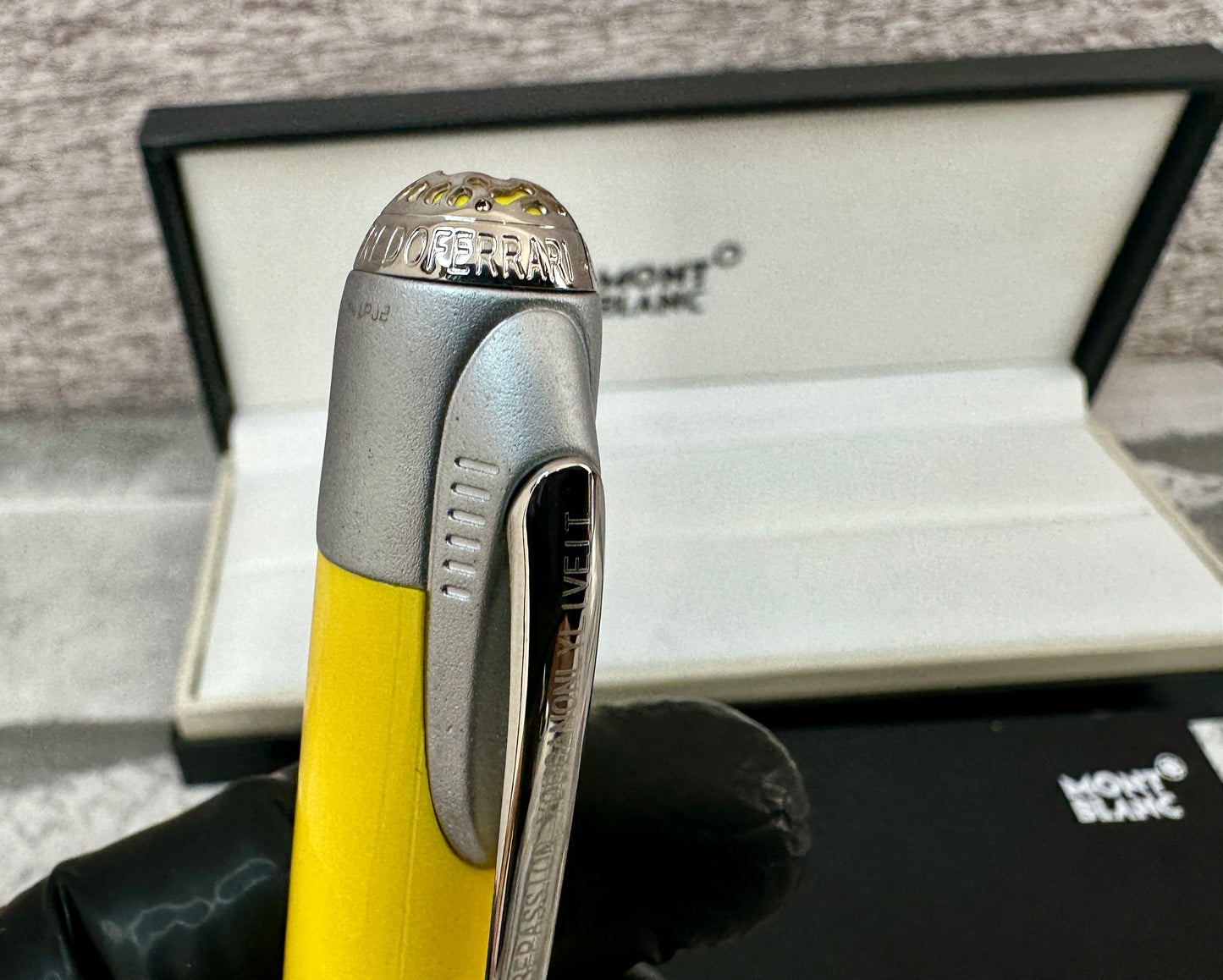 Pluma tipo bolígrafo edición Enzo Ferrarl Yellow