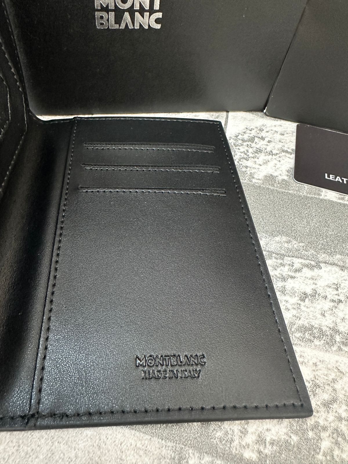 Porta pasaporte de piel genuina MB