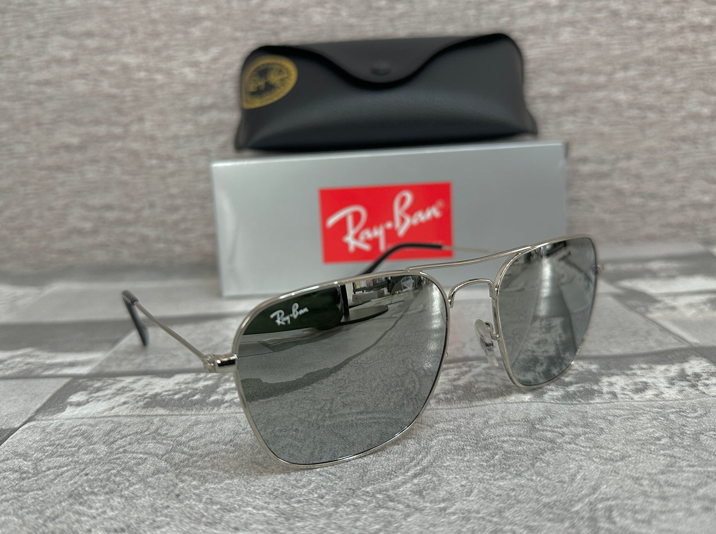 Lentes de Sol Ray B. Caravan plateados