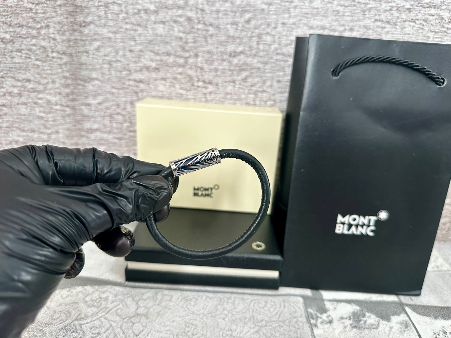 Brazalete Mont edición The Origin color azul