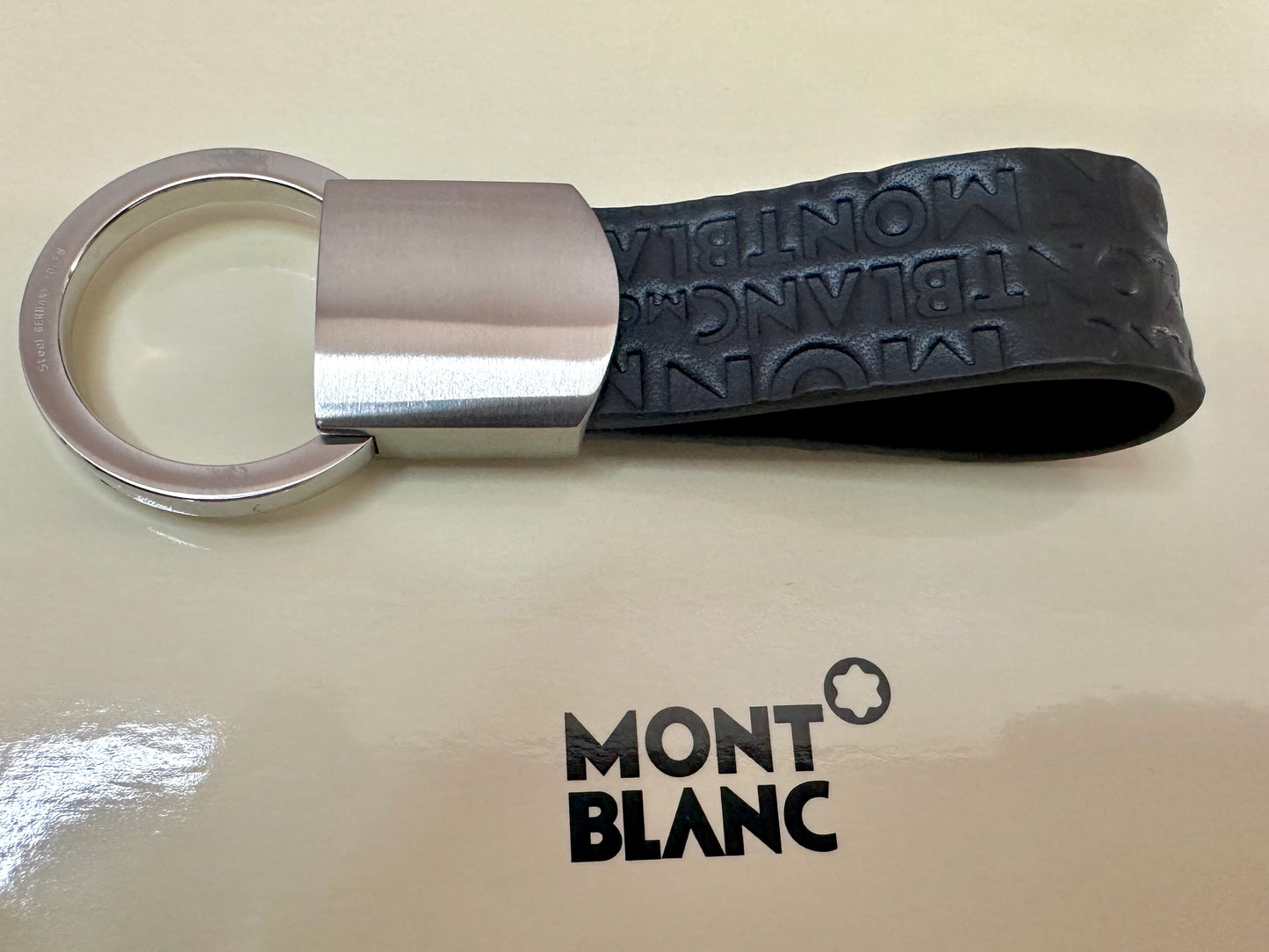 Llavero de Piel Genuina y Acero inoxidable Mont negro