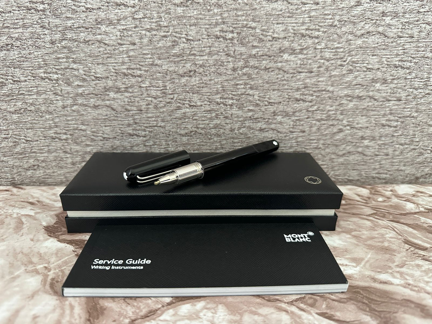 Pluma tipo rollerball serie M negra M0ntblanc desde $850 MXN