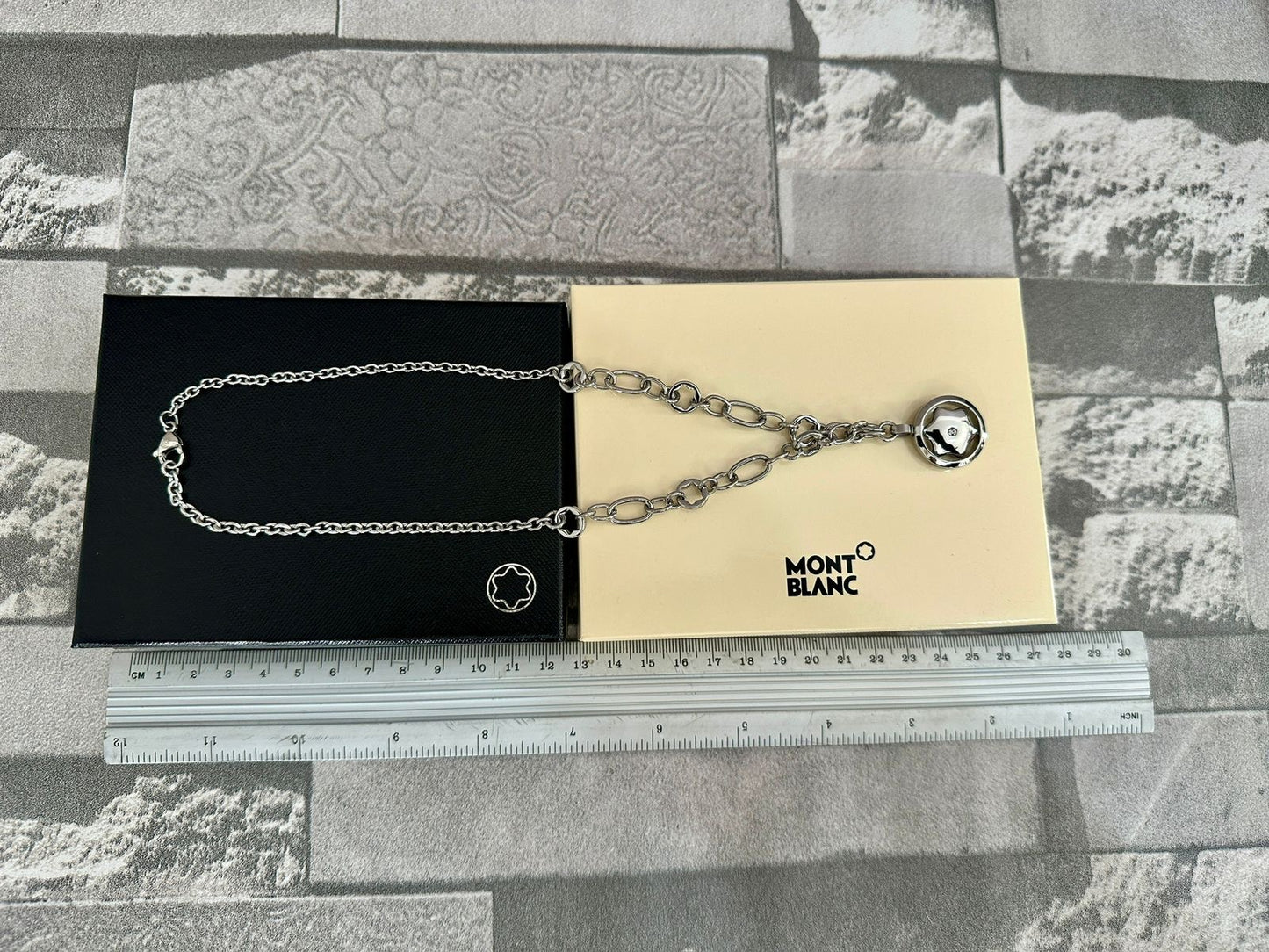 Pack de cartera y collar Mb