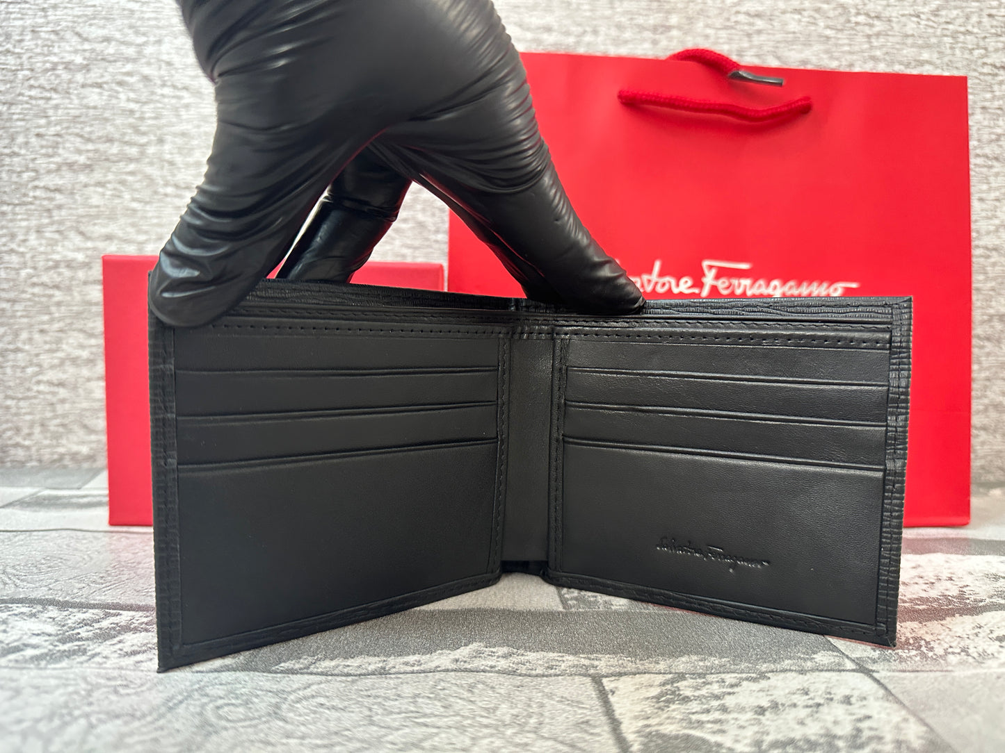 Cartera S. Ferr4gamo de piel genuina