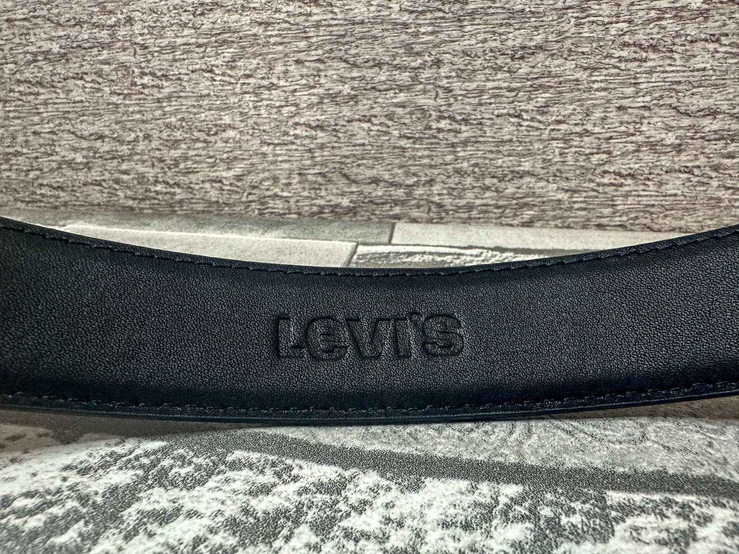 Cinturón negro, hebilla gris grafito