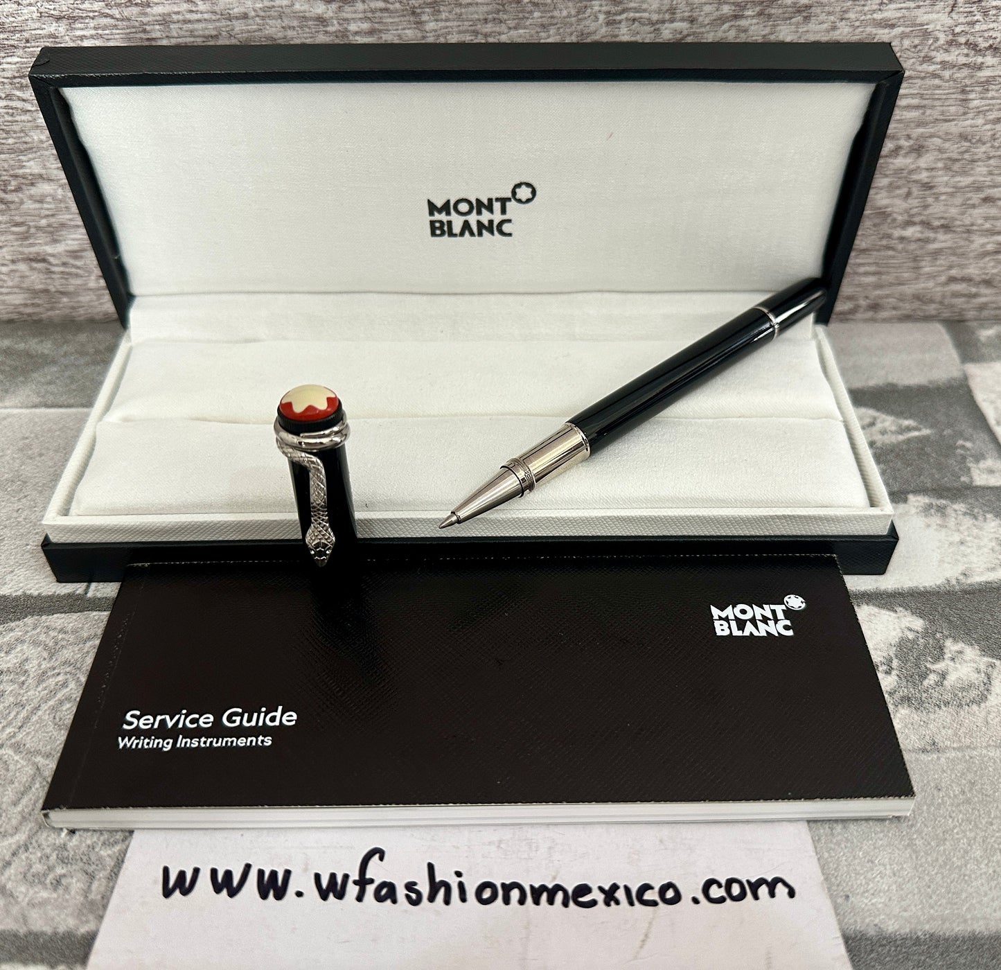 Pluma tipo Rollerball modelo Snake Mont B