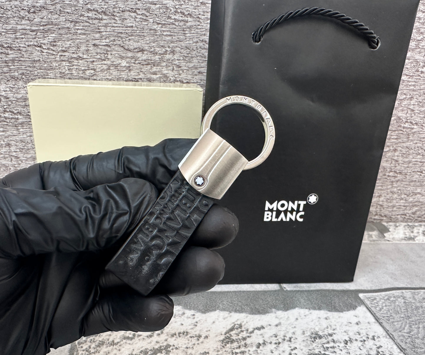 Llavero de Piel Genuina y Acero inoxidable Mont negro