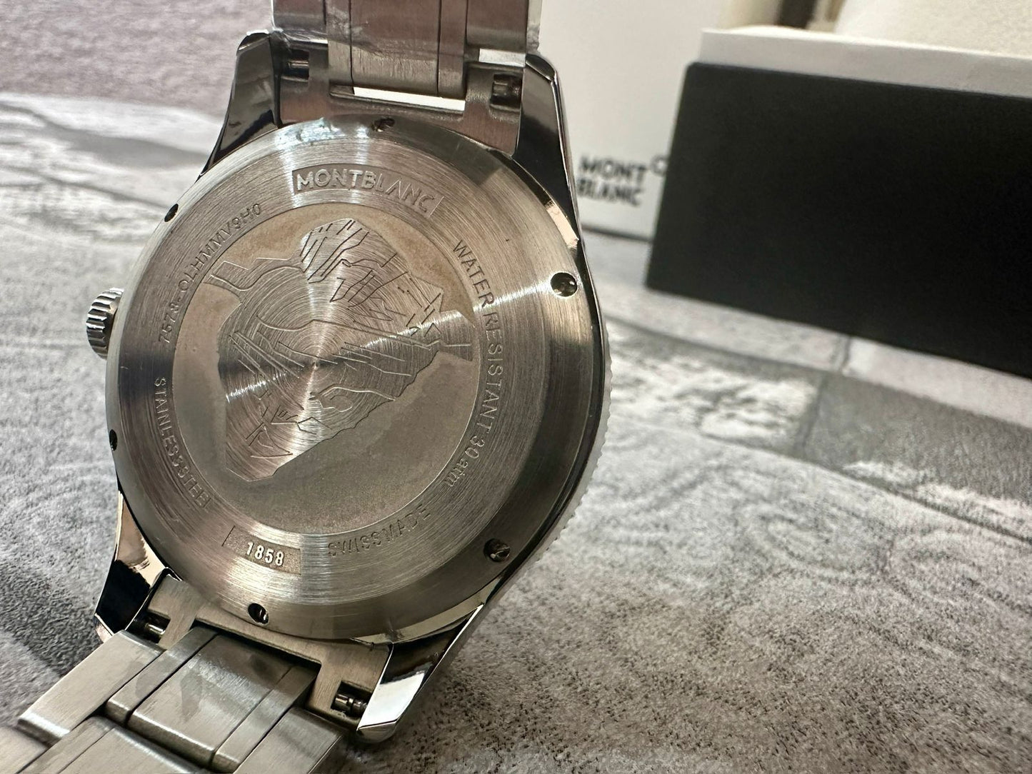 Reloj MB Iced Sea AAA rojo