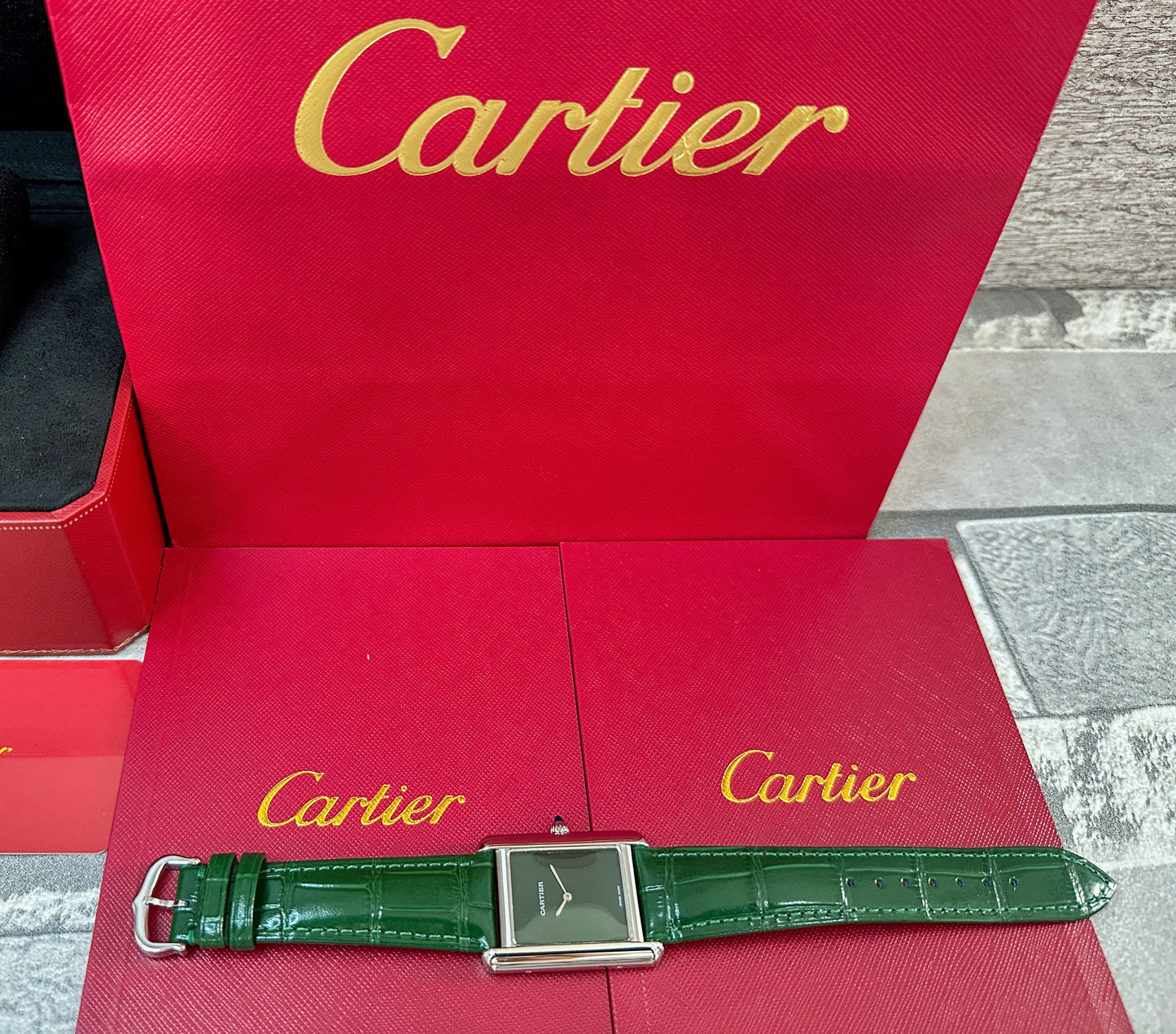 Reloj Tank Must color verde