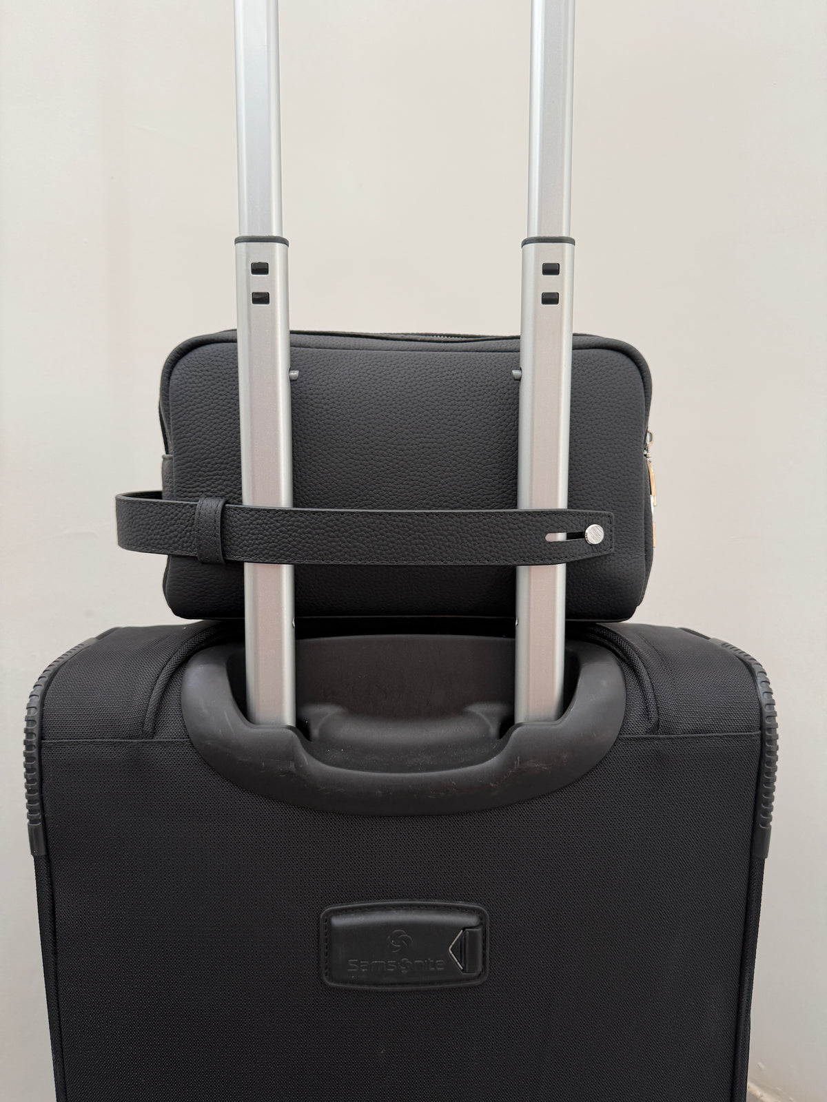Neceser MB negro con ajuste para maleta Carry On