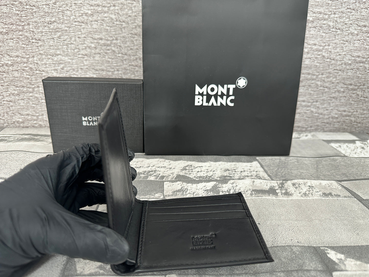 Cartera negra de piel genuina Mont B.