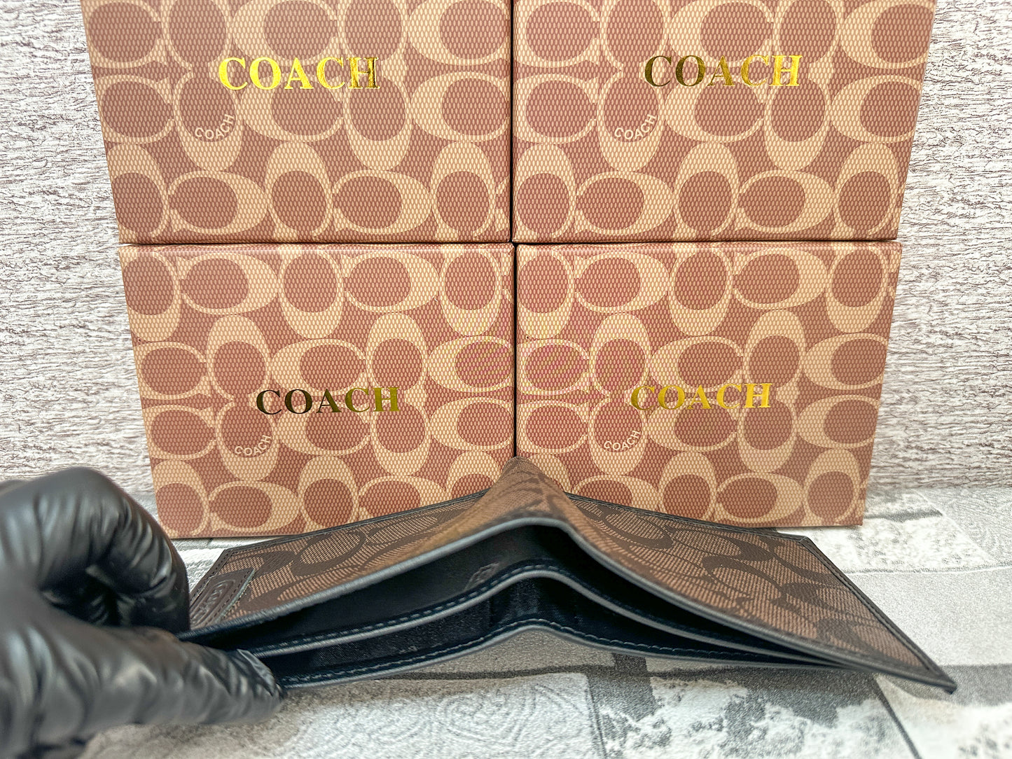 Cartera cafe C0ach con monograma