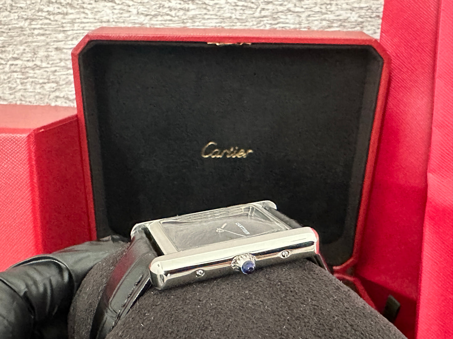 Reloj Tank Must color negro