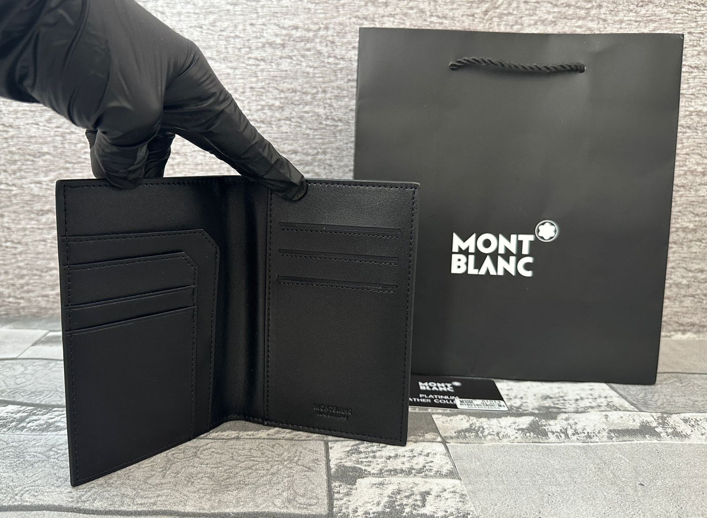 Porta pasaporte de piel genuina MB