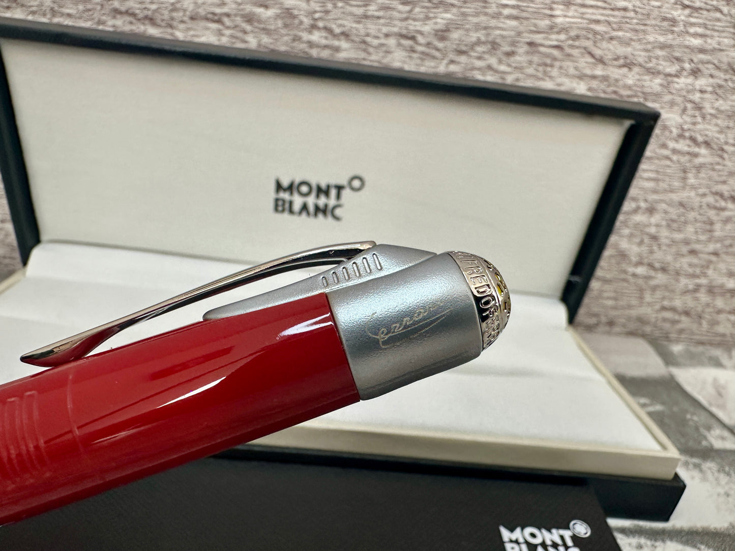 Pluma tipo roller edición Enzo Ferrarl