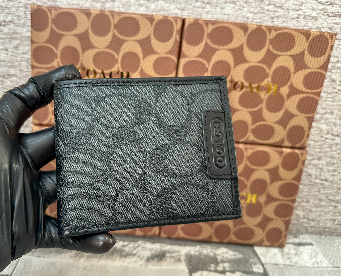 Cartera negra C0ach con monograma