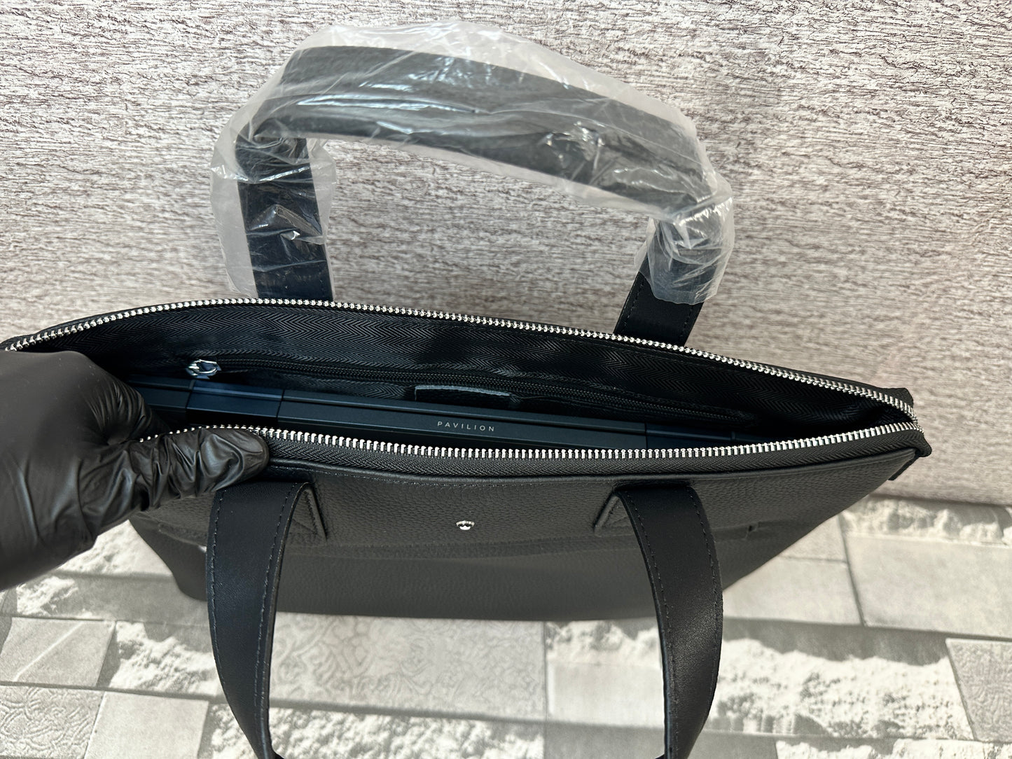 Portafolio negro de Piel Genuina, perfecto para laptops