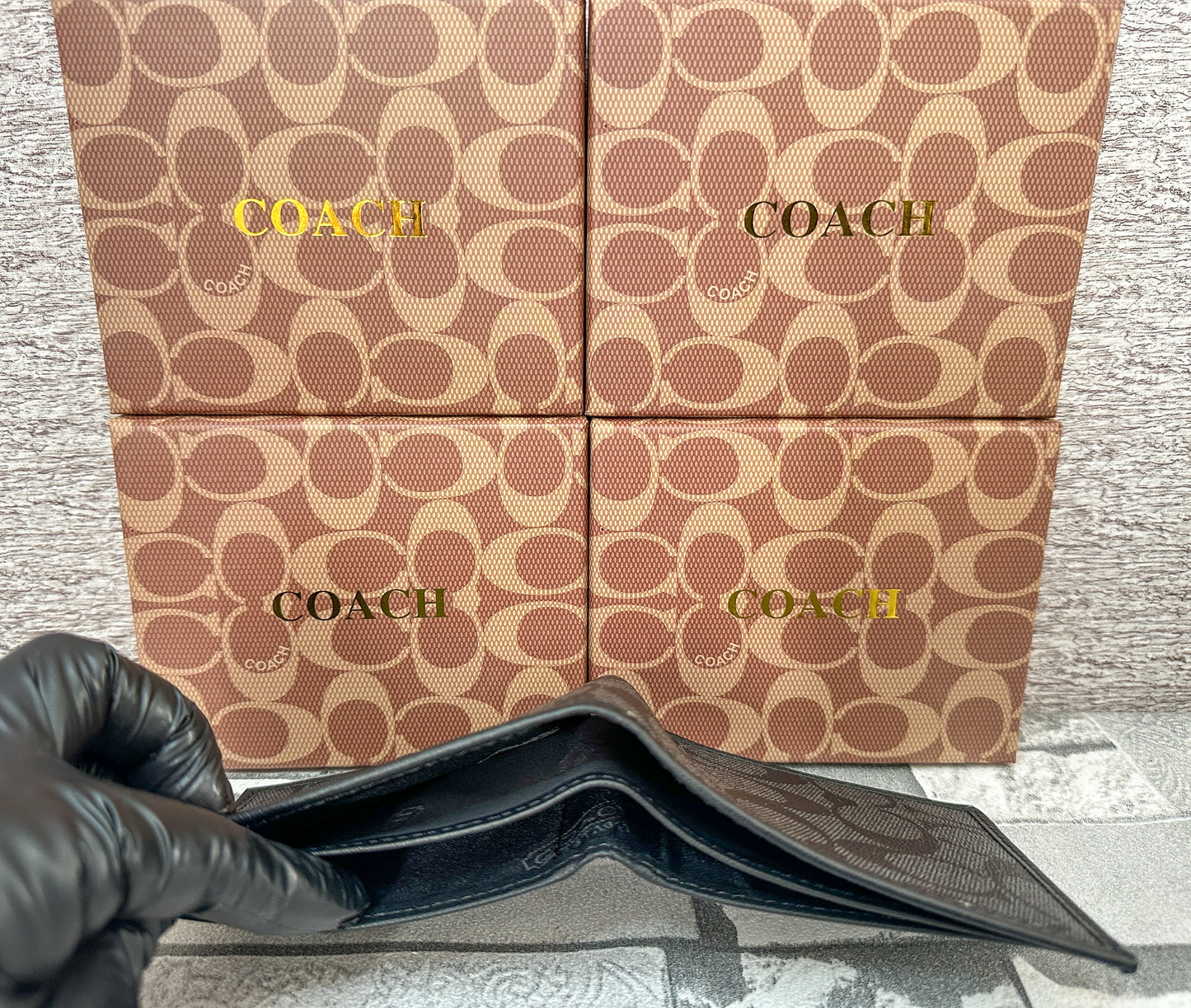 Cartera negra C0ach con monograma