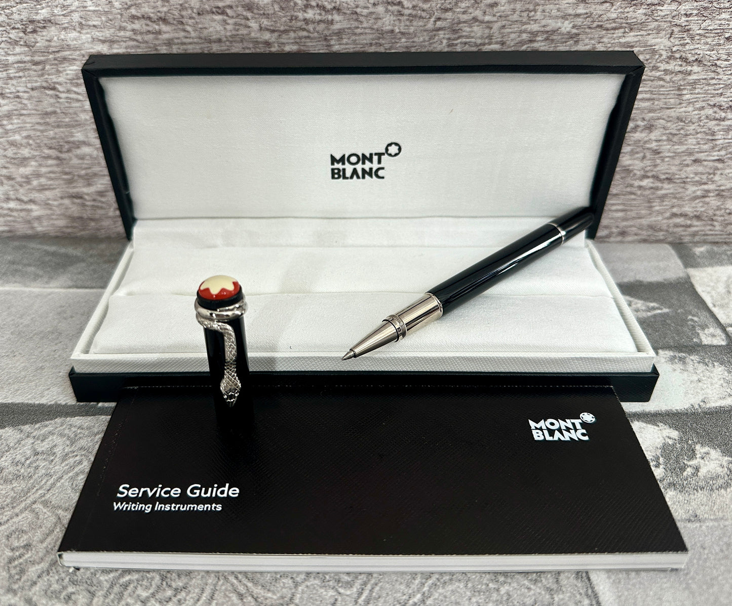 Pluma tipo Rollerball modelo Snake Mont B