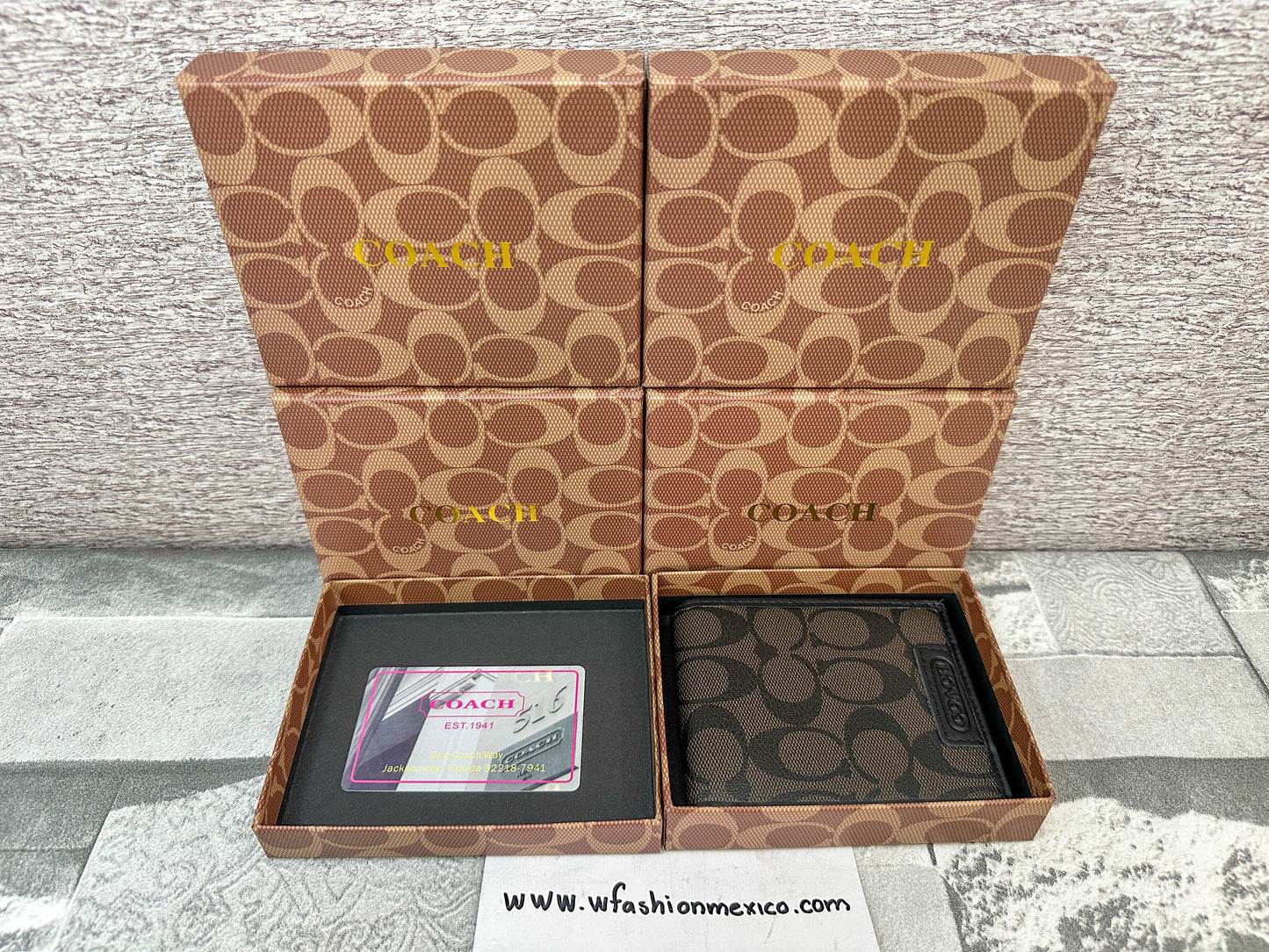 Cartera cafe C0ach con monograma