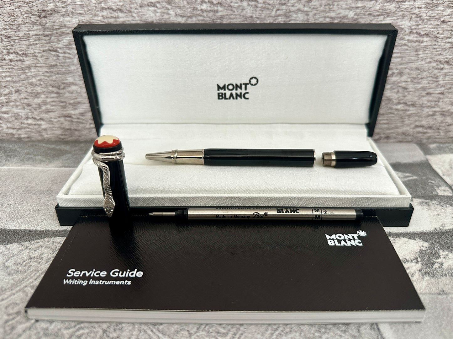 Pluma tipo Rollerball modelo Snake Mont B