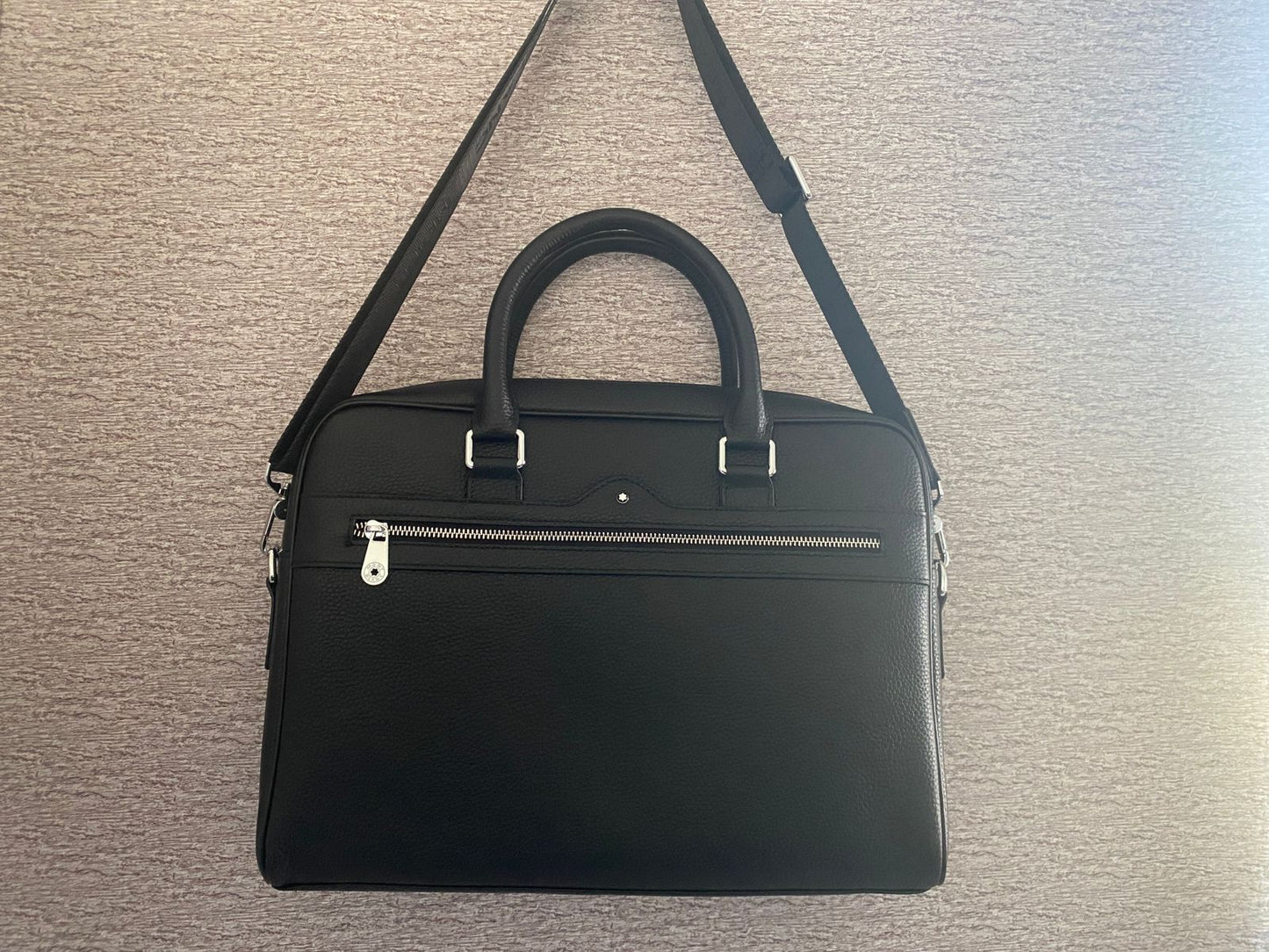 Portafolio negro de Piel Genuina, perfecto para laptops