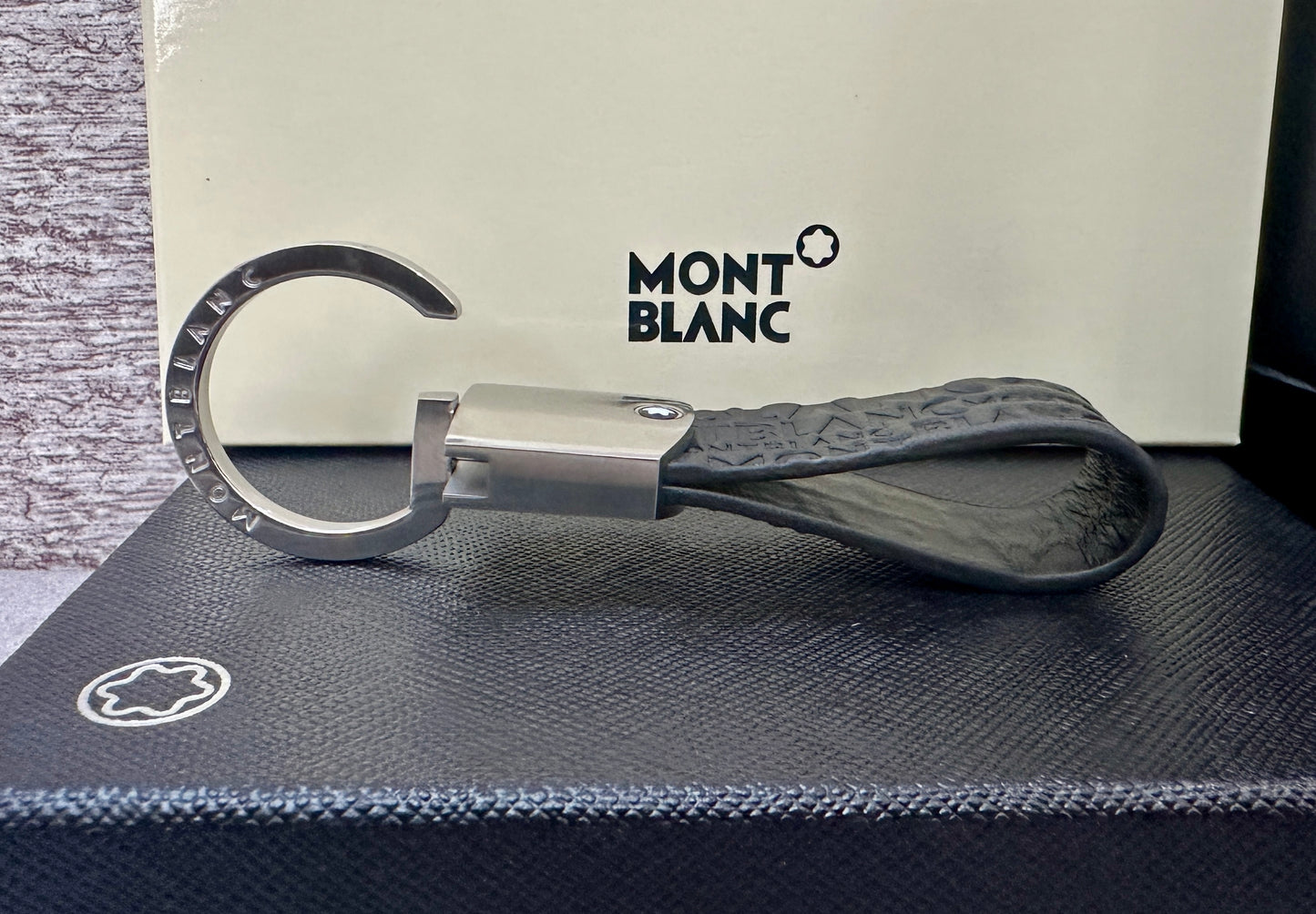 Llavero de Piel Genuina y Acero inoxidable Mont negro