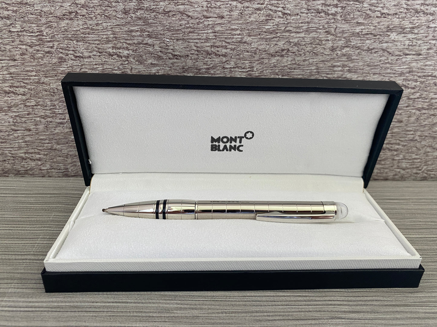 Pluma modelo bolígrafo StarWalker plateado M0nt bl4nc desde $750 MXN