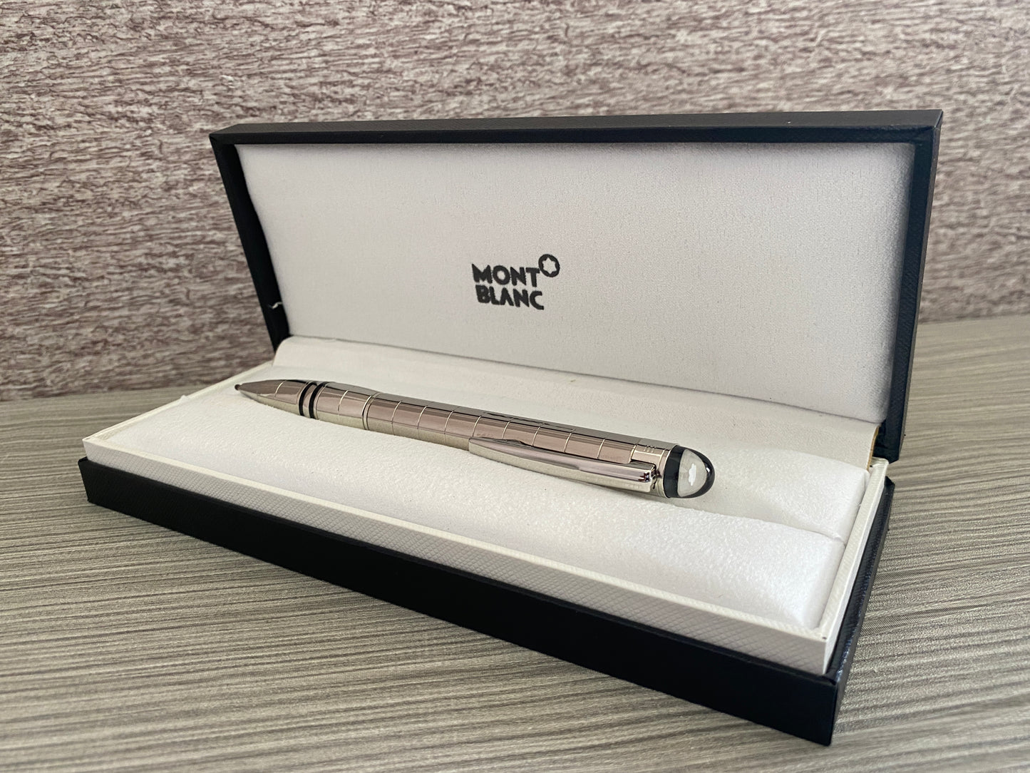 Pluma modelo bolígrafo StarWalker plateado M0nt bl4nc desde $750 MXN