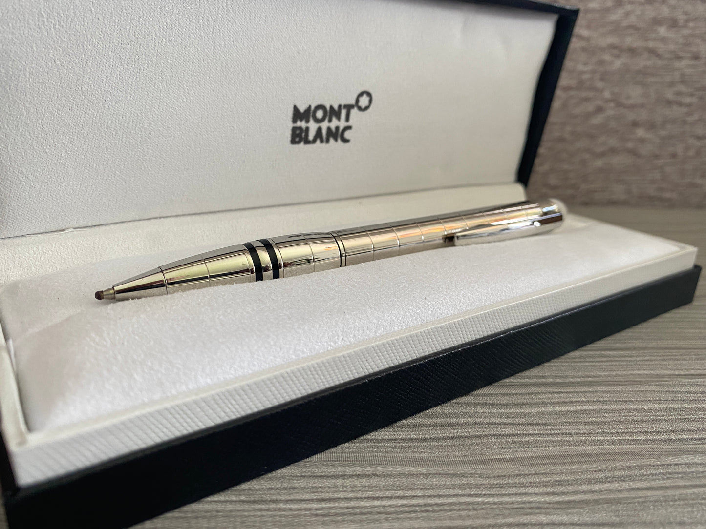 Pluma modelo bolígrafo StarWalker plateado M0nt bl4nc desde $750 MXN
