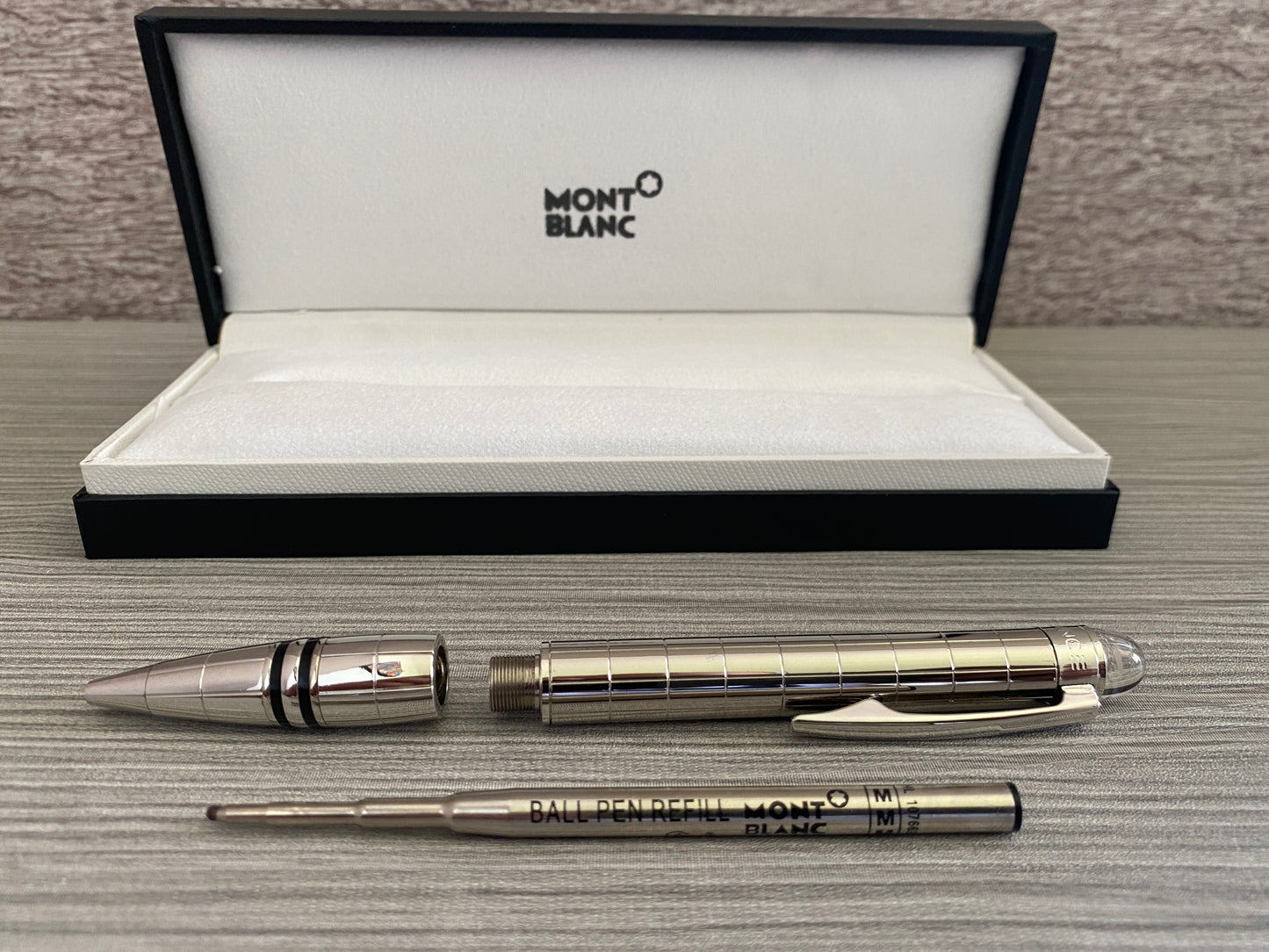 Pluma modelo bolígrafo StarWalker plateado M0nt bl4nc desde $750 MXN