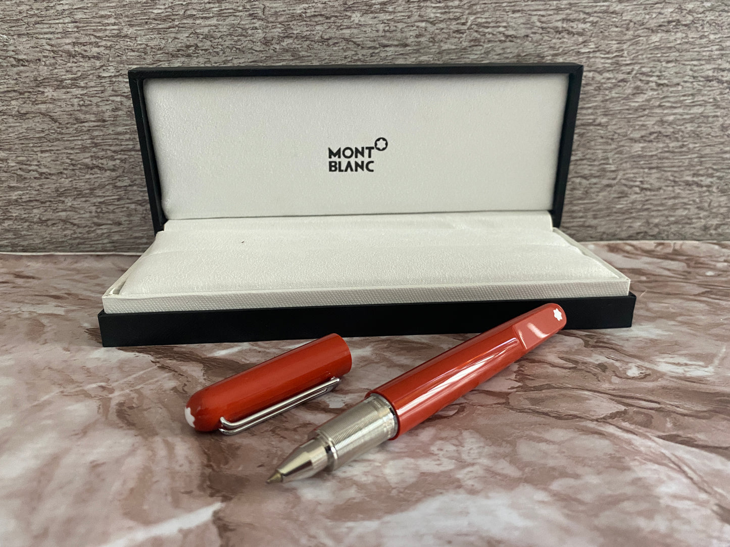 Pluma tipo rollerball serie M roja M0ntblanc desde $850 MXN