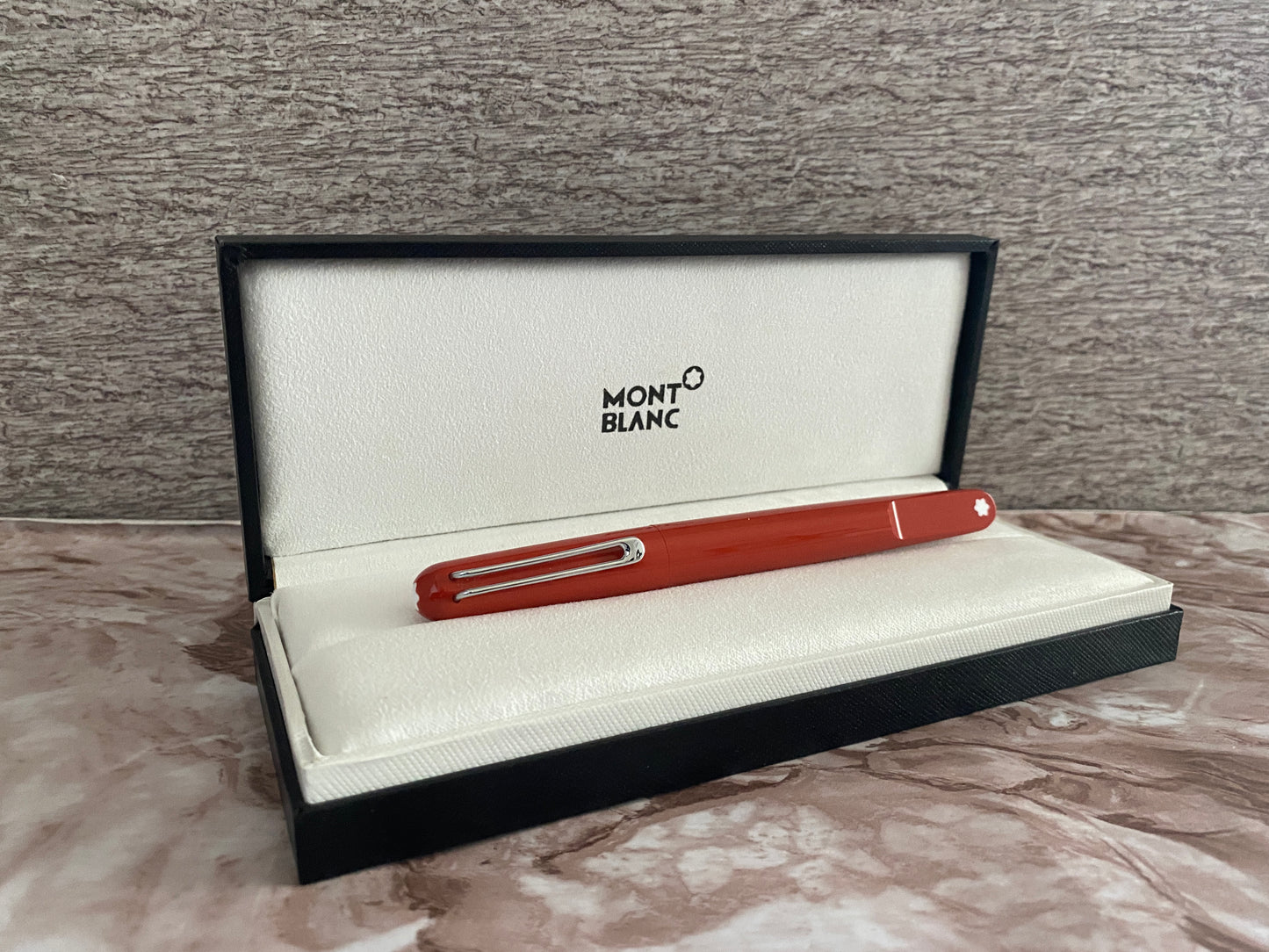 Pluma tipo rollerball serie M roja M0ntblanc desde $850 MXN