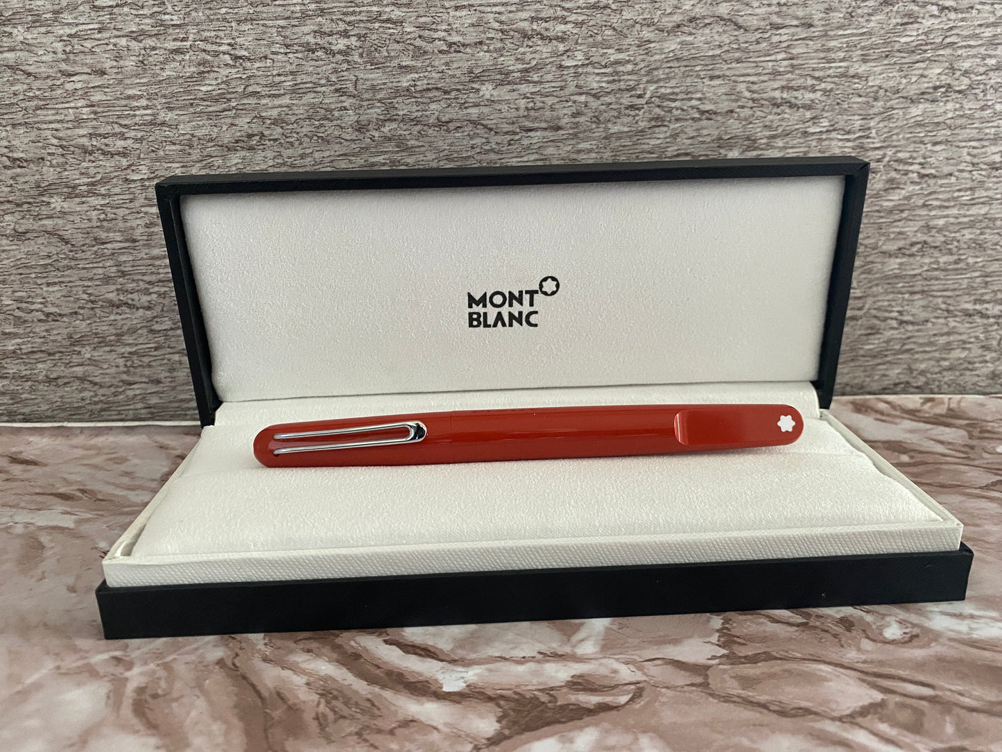 Pluma tipo rollerball serie M roja M0ntblanc desde $850 MXN