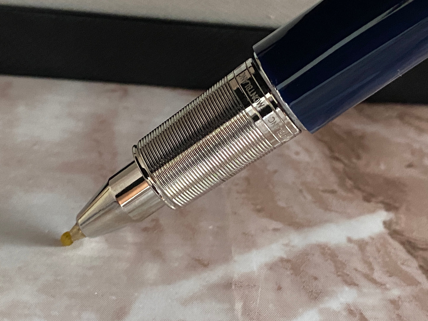 Pluma tipo rollerball serie M azul M0ntblanc desde $850 MXN