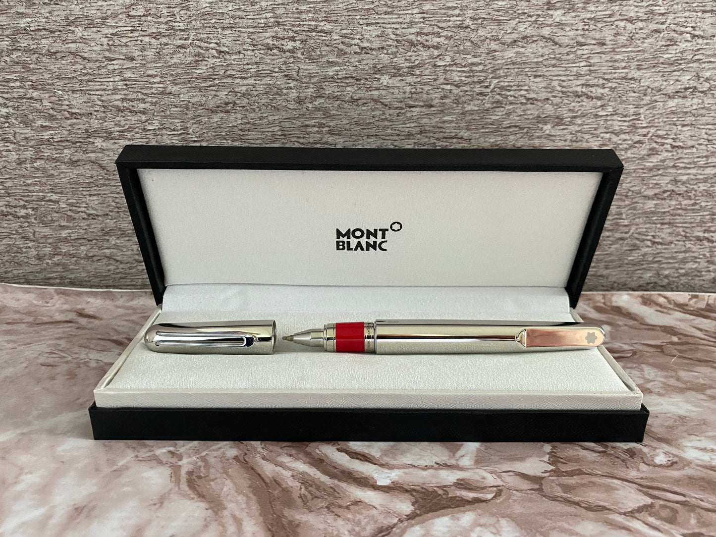 Pluma tipo rollerball serie M Red Signature de metal