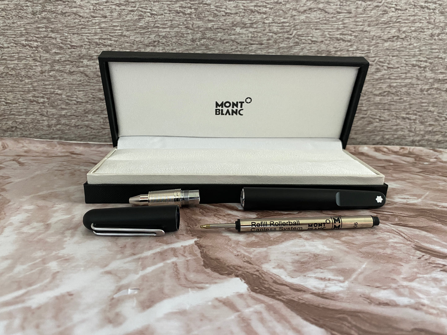 Pluma tipo rollerball serie M negra M0ntblanc desde $850 MXN